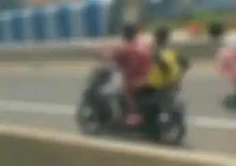 Video Pemotor Honda Vario Nekat Masuk Jalan Tol Semarang, Diteriaki Petugas Malah Bablas