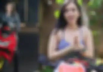 Adu Cantik Natasha Wilona Vs Maria Vania Bareng Motor, Bikers Dukung Siapa?