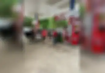 Video Kocaknya Tim yang Balap di Sirkuit MotoGP Mandalika Ini, Arah Mobil Kebalik Saat Isi Bensin