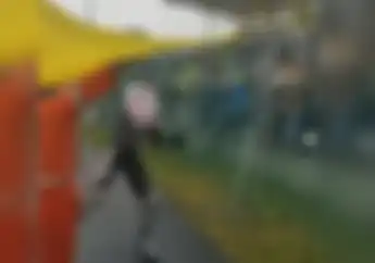 Video Aleix Espargaro Lempar Helm ke Tribun MotoGP Mandalika 2022, yang Beruntung Orang Ini