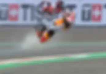 Marc Marquez Dilarikan ke Rumah Sakit Usai Terbang dari Motor, Netizen: Gimana Kabar Suami Saya Dok?