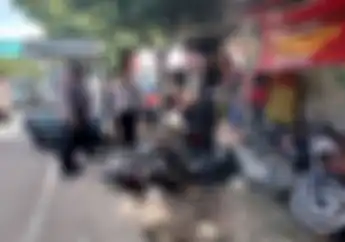 Dua Motor Ringsek Dihantam Honda Brio di Blitar, Pelaku Kabur Tinggalkan Mobil di Pinggir Sawah