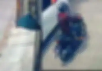 Maling Motor Santai Banget Jalan ke Kosan Target, Honda Vario Langsung Raib Dibawa Kabur