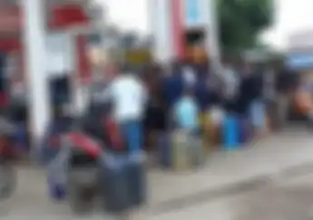 Ada yang Beli Bensin Pertalite Pakai Jeriken Laporkan Melalui Nomor Call Center Pertamina Ini Agar Kapok