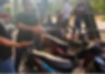 Pelaku Balap Liar Kocar-kacir Nyebur ke Sungai Dibubarkan Polisi di Enrekang, 35 Motor Disita