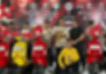Atta Halilintar dan Putra Siregar Bos PStore Bagi-bagi Motor Vespa Untuk Timnas Futsal Indonesia