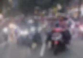 Video Pemotor kesal Jalan Ditutup Sampai Terobos Demo Mahasiswa di Bogor