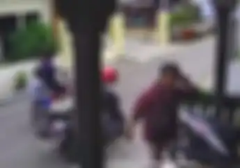 Video Kocak Kurir Paket Dibikin Bengong Gara-gara Ucapan Bocah Cilik