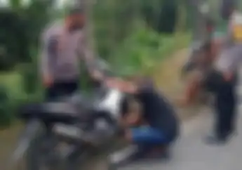 Pemotor Hancurkan Knalpot Brong Miliknya Saat Kena Razia, Alasannya Bikin Kaget