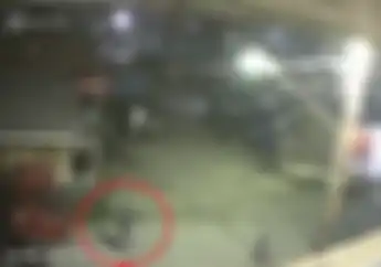 Medan Mencekam, Video Geng Motor Bacok Pria di Depan Anak dan Istri Yang Sedang Hamil