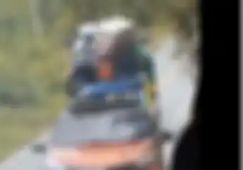Bikin Geleng-geleng Kepala, Video Pemudik Angkut Motor Honda Scoopy Di Atas Mobil Toyota Calya