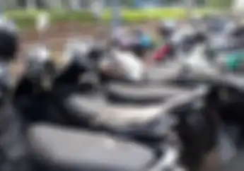 Mudik Naik Kereta, Segini Tarif Parkir Inap Motor Di Stasiun Gambir Dan Stasiun Senen