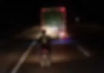 Video Pemotor Tak Pakai Helm Ngebut Di Tol Warugunung Surabaya, Nyaris Baku Hantam Saat Dihentikan Petugas