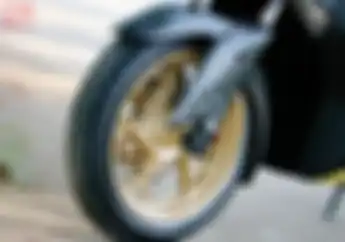 Gampang Banget Cat Pelek Motor Enggak Usah Copot Ban, Ternyata Begini Caranya