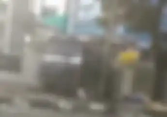 Pemotor Berhamburan Pengendara Honda Scoopy Terkapar Diseruduk Toyota Voxy di Medan