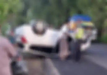 Datsun Go+ Tiduran di Tengah Jalan di Tulungagung Gara-gara Pemotor Honda BeAT