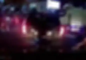 Gara-gara Preman Kerumunan Pemotor Dihajar Truk Dinas Lingkungan Hidup di Garut