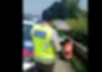 Pedagang Bakso Enggak Sadar Masuk Jalan Tol Jakarta-Tangerang, Petugas Dibuat Bingung