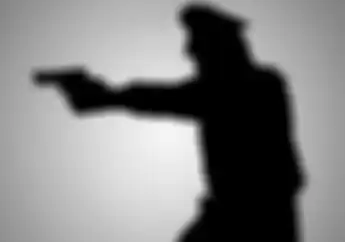 Tegang, Polisi Hampir Dikeroyok Warga Saat Gerebek Maling Motor di Bandar Lampung