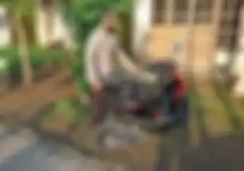 Emak-emak Masih Hidup Setelah Ditabrak Kereta Api di Blitar, Honda BeAT Miliknya Hancur