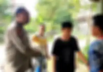 3 Remaja Tak Malu Jualan Demi Cukupi Kehidupan, Polisi Bayar Semangkok Bakso Pakai Motor