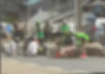 Sekitar 40 Motor Ambruk Akibat Minyak Goreng Tumpah ke Jalan di Depan Pasar Cipete