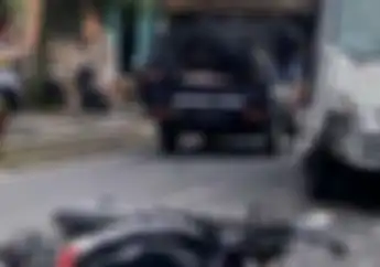 Yamaha NMAX Hancur Lebur Adu Banteng Versus Truk di Bali, Pemotor Bule Terkapar di Jalan