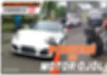 Video Motor Ojol Ditabrak Mobil Mewah Porsche Rusak Parah, Diduga Kaki Driver Ojol Putus