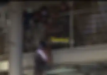 Warga Berhamburan ke Jalan, Lelaki Gelantungan di JPO Pasar Mayestik Dikira Mau Bunuh Diri Ternyata Maling