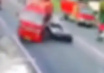 Video Mobil Angkot Tabrak Motor di Salatiga, Begini Kondisi Pengendara Honda Scoopy