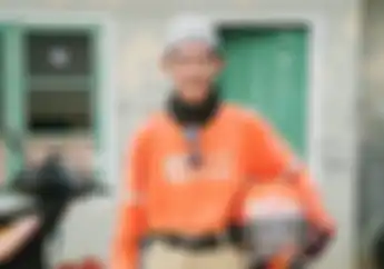 Salut Driver Ojol Ini Tetap Semangat Ambil Orderan Meski Sudah Tak Muda Lagi, Ini Mimpinya
