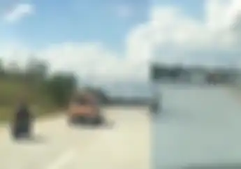 Rame Nih, Video Kejar-kejaran Petugas Jalan Tol Dengan Pemotor Terobos Masuk Tol