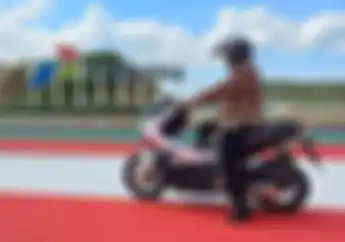 Naik Honda ADV 150, Bupati Kuningan Jajal Sirkuit Mandalika Saat Menerima Penghargaan di Lombok