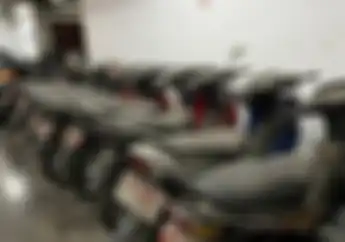 Puluhan Motor Pelat Merah Terbengkalai di Parkiran Kantor Pemkot