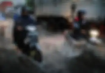 Jangan Salah Pilih Jas Hujan, Bisa Berakibat Fatal Bagi Bikers