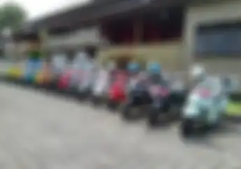 Seru Vespa Ride Out, Riding Vespa World Days 2022 ke Desa Adat Panglipuran