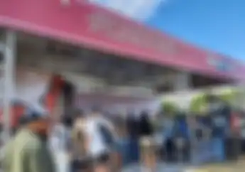 Pengunjung Rela Antri Panjang Demi Merchandise Vespa World Days 2022, Bisa Jadi Barang Koleksi
