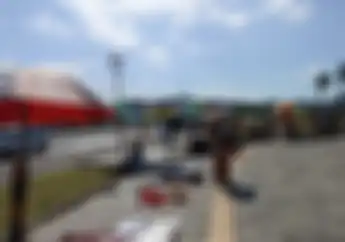Kondisi Terkini Sirkuit Mandalika, Ramai Pedagang Kaki Lima di Trotoar
