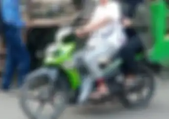 Biker yang Masih Pakai Sandal Jepit Saat Naik Motor Bakal Ditindak Polisi