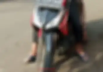 Pemotor Gemetar Dilarang Pakai Sandal Jepit Saat Naik Motor, Polisi Bilang Tidak Akan Ditilang