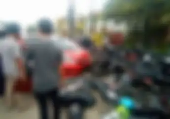 Puluhan Motor Ambyar Ditabrak Honda Jazz Merah di Pemalang, Polisi Buka Suara