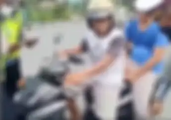 Video Polisi Tindak Pemotor Pakai Sandal Jepit Di Depok, Langsung Diberikan Ini