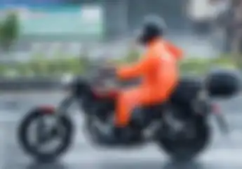 3 Tips Helm Bebas Bau Apek Setelah Kehujanan, Ternyata Gampang Loh