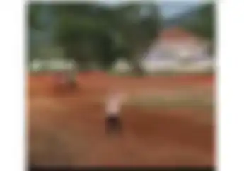 Kocak! Suami Takut Istri, Nurut Banget Diajak Pulang Waktu Lagi Balapan Motocross