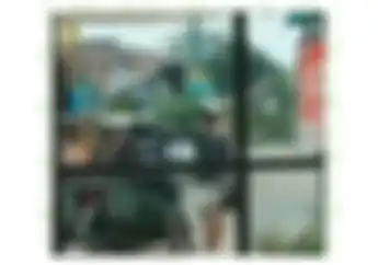 Kurir Paket Dihajar oleh Pemuda Sok Jagoan, Dihajar Pakai Lutut Sampai Dipukul Pakai Helm