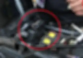 Hindari Simpan Jas Hujan di Sini Kalau Yamaha V-ixion Brother Enggak Mau Brebet