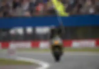 Selebrasi Bawa Bendera VR46 di MotoGP Belanda 2022, Marco Bezzecchi: Tanpa Dia, Saya Tidak Disini