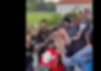 Menang Pilkades, Video Seorang Pria Sebar Uang di Jalan Sambil Naik Honda Scoopy