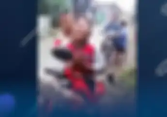 Dua Bocah Naik Honda BeAT Nangis Saat Razia Polisi, Sempat Tutupi Plat Nomor Takut Kena E-TLE Mobile