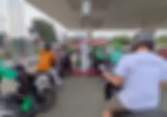 Isi BBM Di SPBU Pemotor Wajib Turun Dari Motor, Lantas Motor Sport Gimana?
